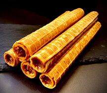 Вафельные сахарные трубочки с варёной сгущёнкой