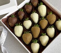 Набор клубники в шоколаде Золотой блеск