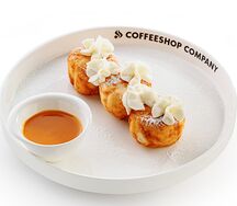 Сырники с облепиховым соусом и крем-чизом