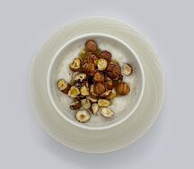 Каша овсяная с медом и лесным орехом