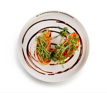 Брускетта с лососем