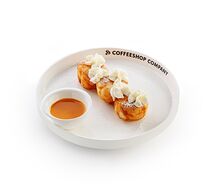 Сырники с облепиховым соусом и крем-чизом