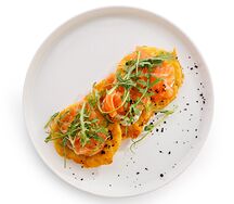 Хашбрауны с лососем и соусом тартар