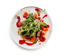 Салат с уткой и запеченной тыквой