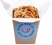 Вок с курицей в соусе Кимчи с пшеничной лапшой