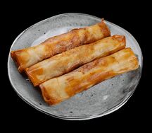 Спринг-роллы с цыпленком в соусе свит чили