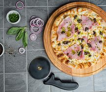 Пицца ветчина грибы с трюфельном маслом