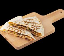 Кесадилья с томленой рваной говядиной