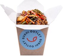 Вок с говядиной в соусе кимчи с пшеничной лапшой