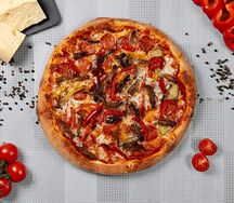 Пицца с рваной говядиной и пеперони