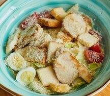 Цезарь с курицей