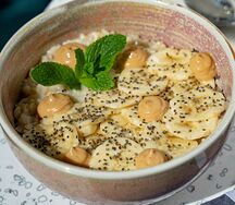 Овсяная каша с бананом и арахисовой пастой