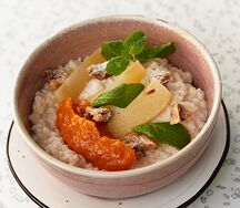 Рисовая каша с грушей и грецким орехом