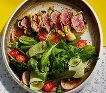 Теплый салат с тунцом