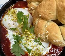 Шакшука с французским кунжутным кольцом