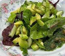 Зеленый салат с авокадо