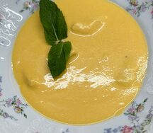 Горячий гаспачо с тартином и сыром чеддер