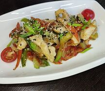 Куриное филе с овощами в соусе Азия
