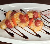 Мини-шашлычки из креветок