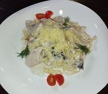 Паста с курицей и грибами