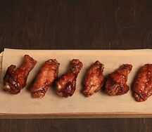 Куриные крылья в соусе на выбор