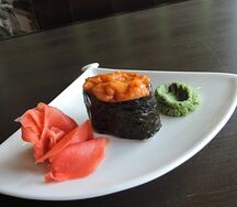 Гунканы с лососем острые