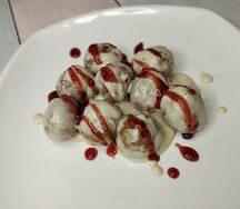 Фрикадельки в брусничном соусе