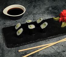 Роллы простые с огурцом