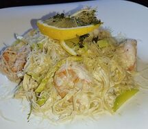 Паста с тигровыми креветками и цукини