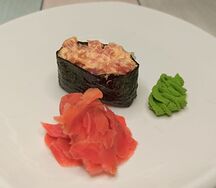 Гункан с креветкой (острый)