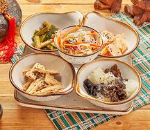 Сет из корейских закусок