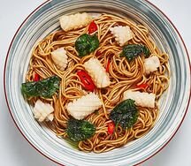 Вок с кальмаром