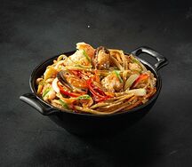 Морепродукты с лапшой удон