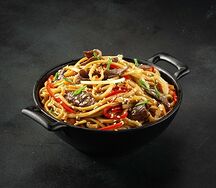 Говядина с лапшой удон