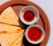 Кесадилья с тремя видами сыра