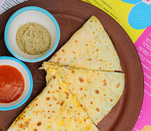 Кесадилья с тремя видами сыра и вешенками