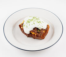 Бриошь с томленой говядиной и муссом из пармезана 