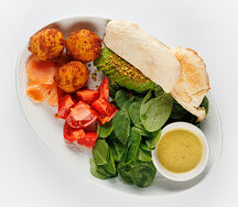 Картофельные пончики с лососем, авокадо и лепешкой