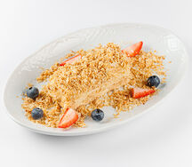 Наполеон со свежими ягодами