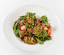 Салат с говядиной, томатами и артишоком