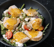 Микс салата с филе цыплёнка, брынзой и стручковой фасолью