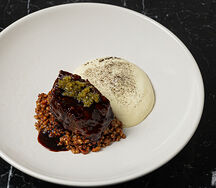 Томленые щёчки бычка с гречкой на квасе и картофельным муссом