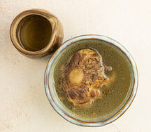 Говяжьи хвосты с ароматным бульоном

