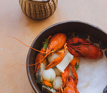 Уха из белой рыбы и раков
