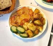 Курица под помидором и сыром 