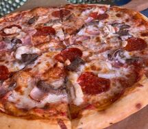 Ассорти из мясных деликатесов