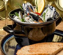 Соте мидий с соусом блю чиз 