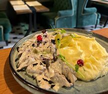 Бефстроганов с картофельным пюре 