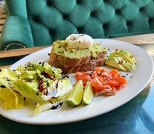 Завтрак с яйцом пашот 