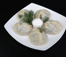 Манты с соусом на выбор